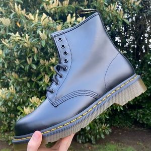 Dr. Martens US Men 9/Women 10 Black Air Wair Fit